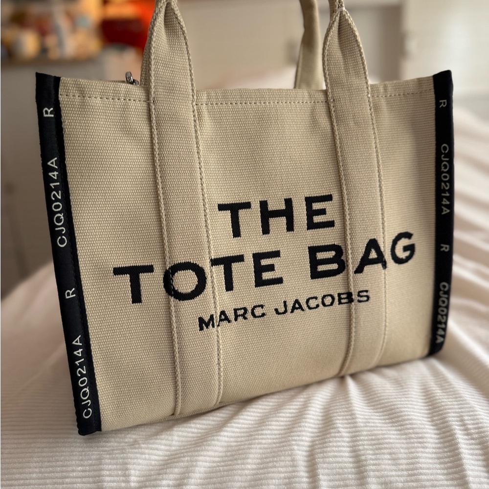 Marc Jacobs Warm Sand and Black MEDIUM Tote Bag